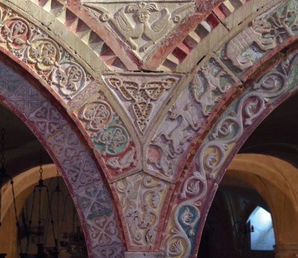 Le arcate del fronte della cripta di San Zeno, tra simbolismo, fantasia e ornamento - Chiese Vive - Chiese Verona